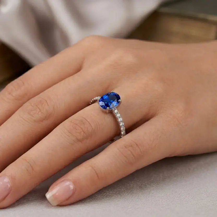 The Ruby Oval Pavé Blue Pure Silver Ring : VRG10-B-SL-9-W