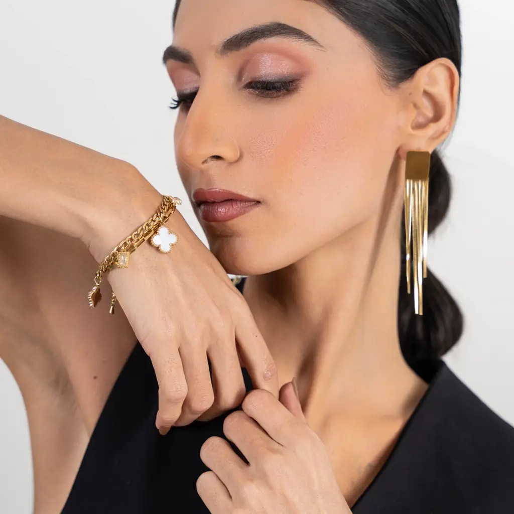 Clover Crystal Dainty Bracelet - 18K Gold Plated : BRZMD033