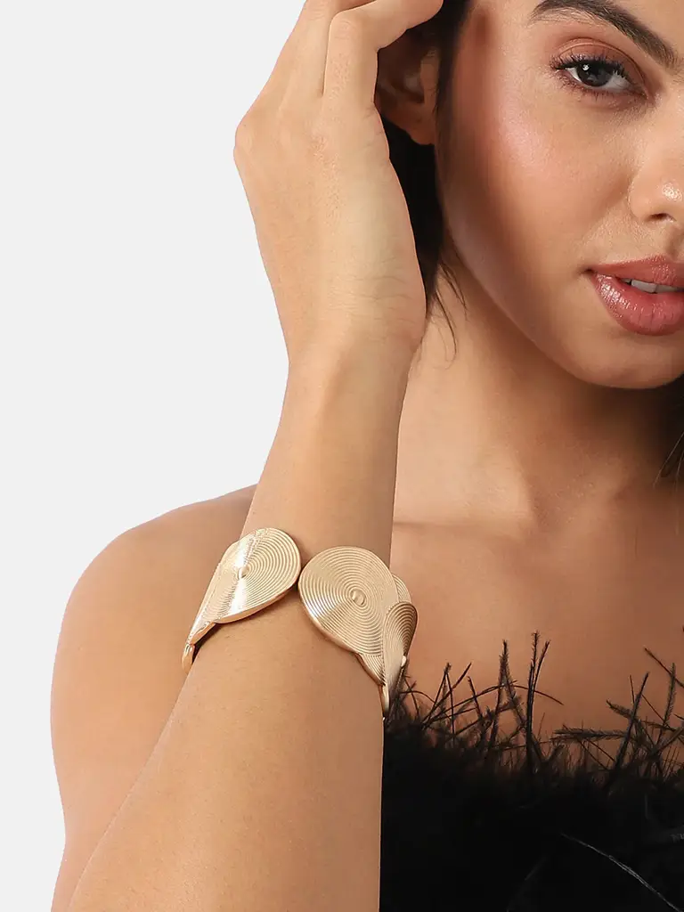 Saanika-Women'S Circular Ribbed Bracelet : SOHIBR8176