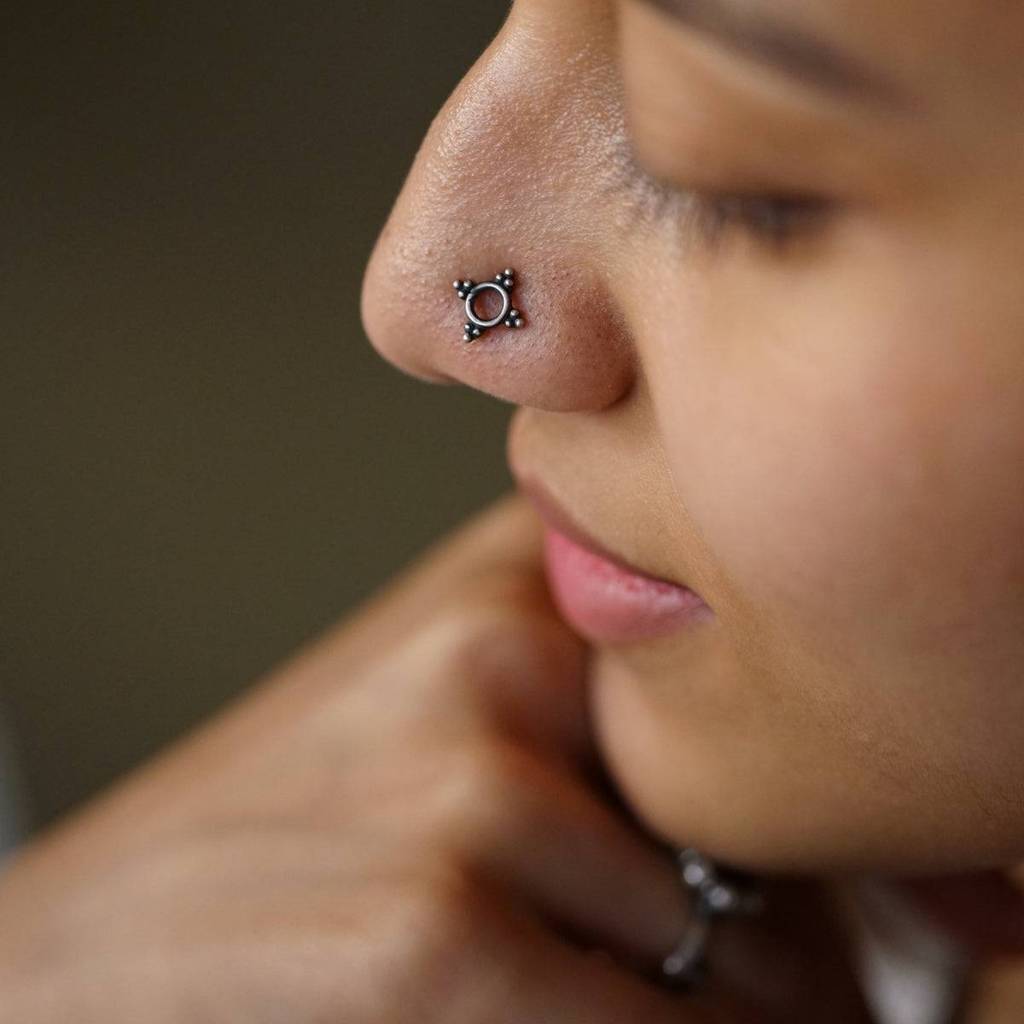 Nabha Nose Pin (Pierced) : silver_nosepin_nabha_pierced