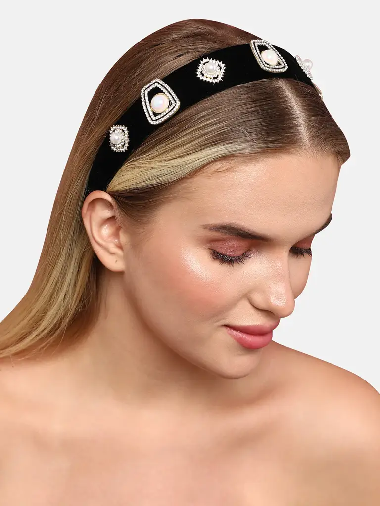 Nita-Black Color Hairband : SOHIBD9229