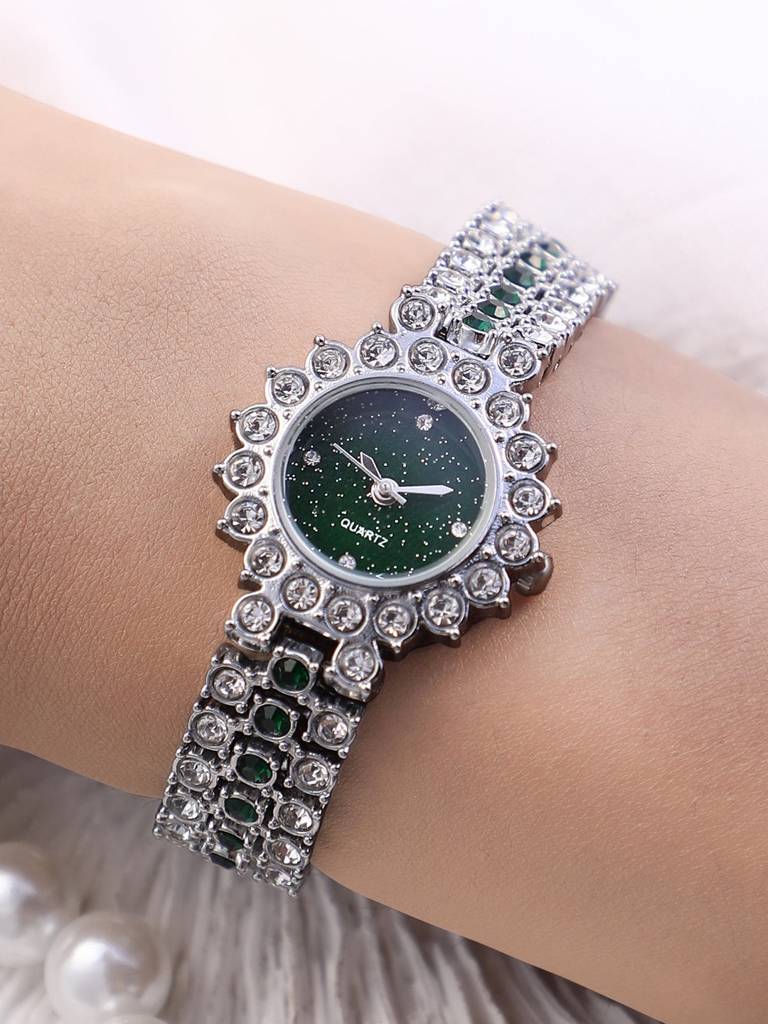 Embellished Round Watch : HSWC1119