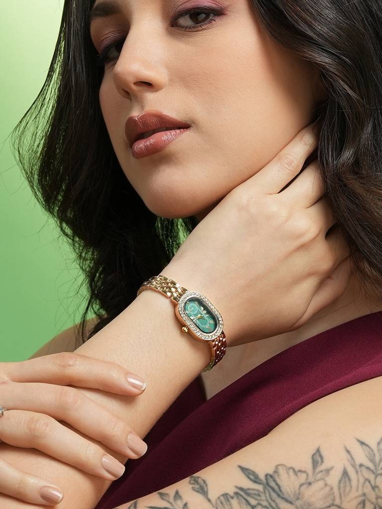 The Embellished Roman Oval Watch : HSWC1189