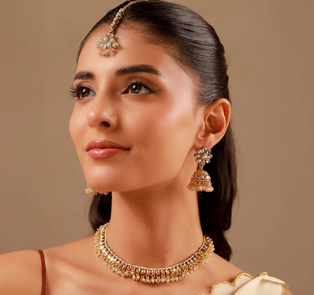 Kundan Opulance Light Pink Multi Pearl-Beaded Yellow Gold-Plated Short Necklace Set : 8905124585377