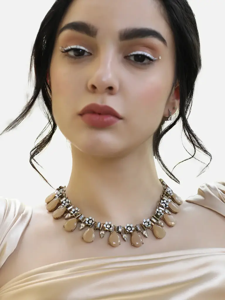 Branca-Beige Artificial Stones Necklace : SOHNCK3617