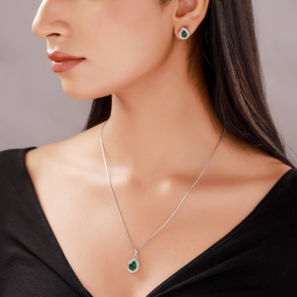 Sparkling Elegance Emerald Glow Pendant Set : 8905124562828