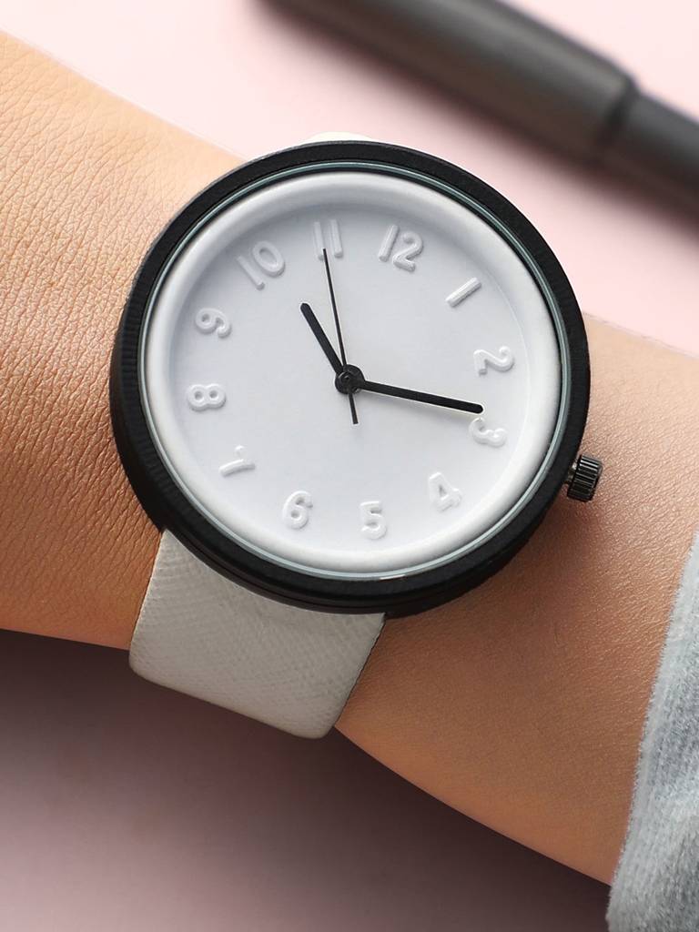 White & Black Analog Round Dial With Black Hour Marker & White Leather Strap : HSWC1026