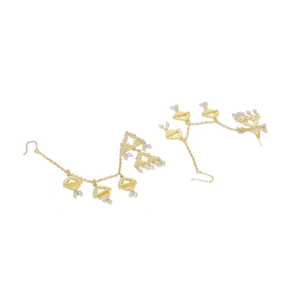 Baori Triangles Sahaara Earrings : 8907617861340