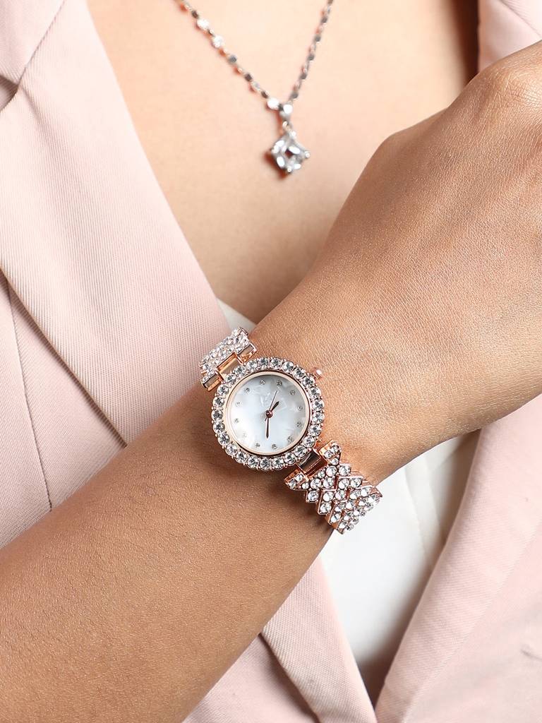 Embellished Round Watch : HSWC1159