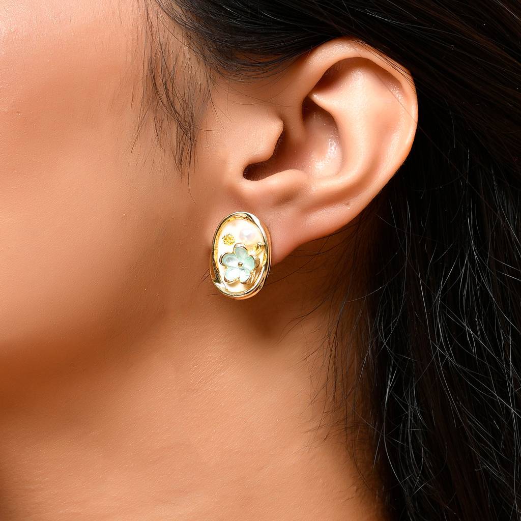 Blossom Daylight Golden Stud Earrings : 8905124551891