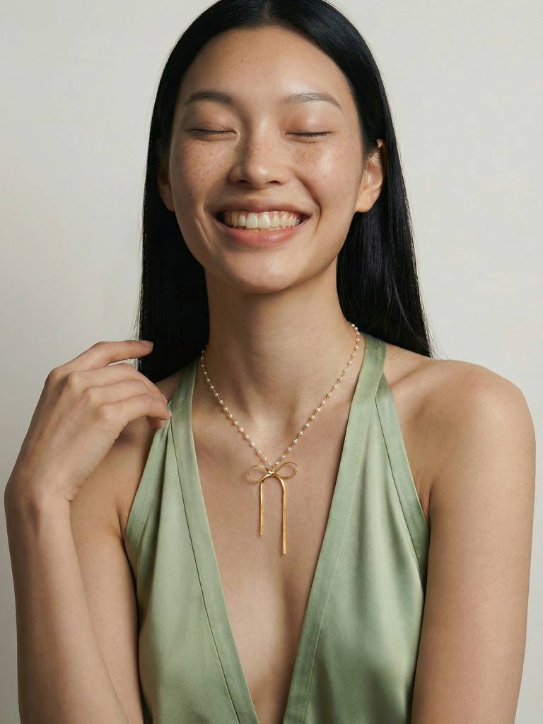 Glam Bow-Kissed Pearl Necklace For Women - Waterproof & Anti-Tarnish : NK0500