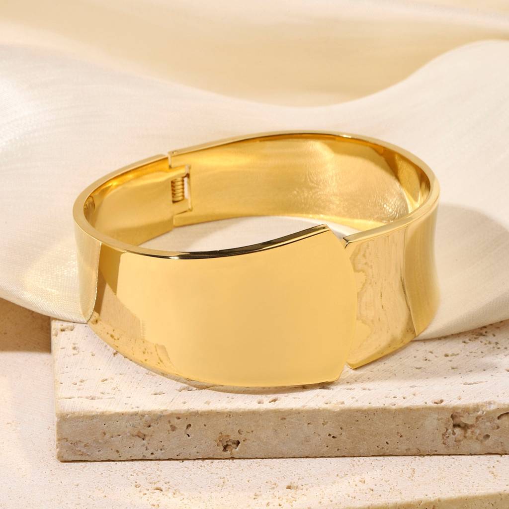 Luxe Radiance Gold Cuff : BS13286-G