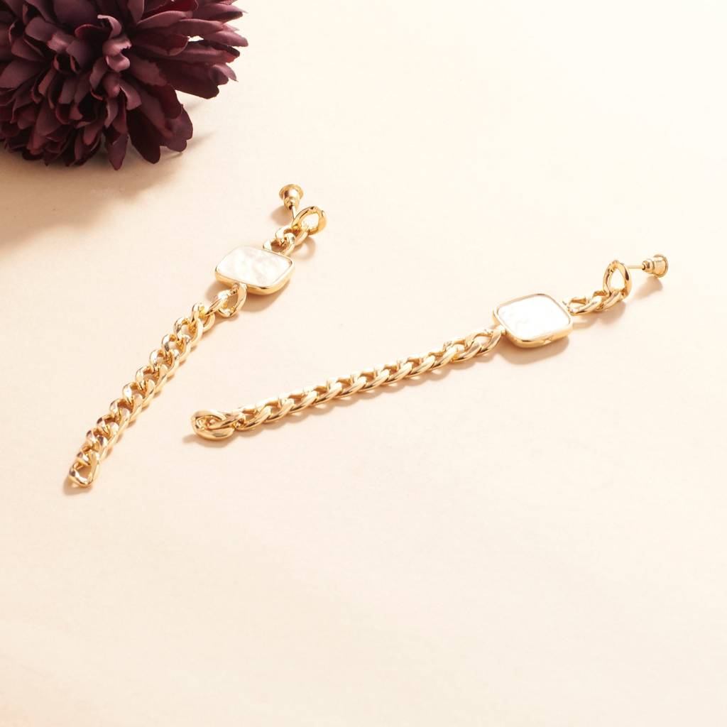 Mob Shoulder Gazer Gold Earrings : ES13683-G-WHT