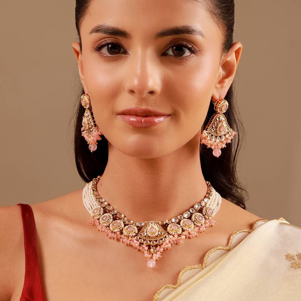 Kundan Opulance Light Pink Pearl-Beaded Yellow Gold-Plated Short Necklace Set : 8905124585407