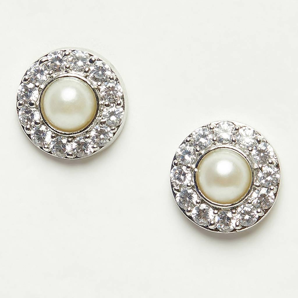 Classic Pearly Whites Stud Earrings : 8905124450972