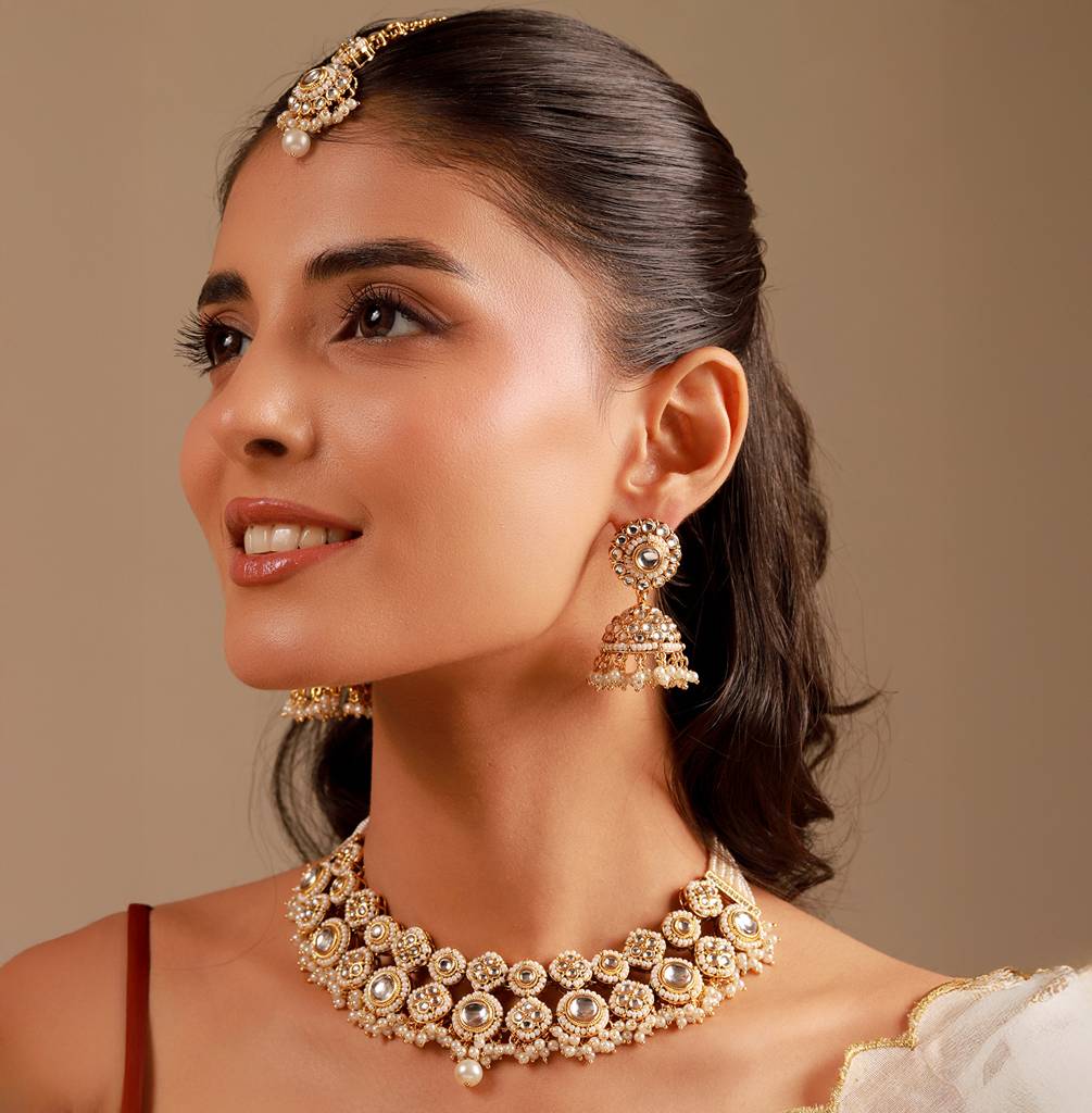 Kundan Opulance White Smoke Pearl-Beaded Yellow Gold-Plated Short Necklace Set : 8905124585360