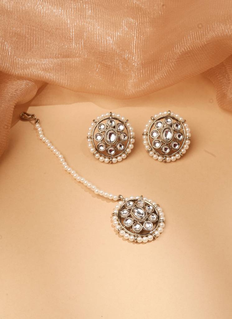 Gorgeous Round And Circle Shape Pearl White Kundan Stone Antique Gold Plated Choker Necklace With Maang Tikka For : 6NS129_SLV