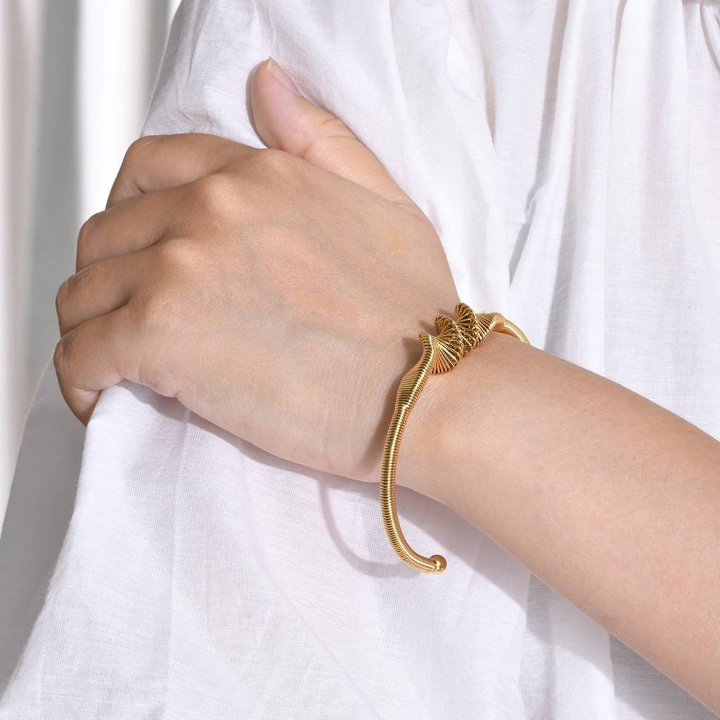 Ripple Wire Cuff - Gold | 18K Gold Plated | Waterproof, Hypoallergenic & Anti-Tarnish : DSVDYJ05250035