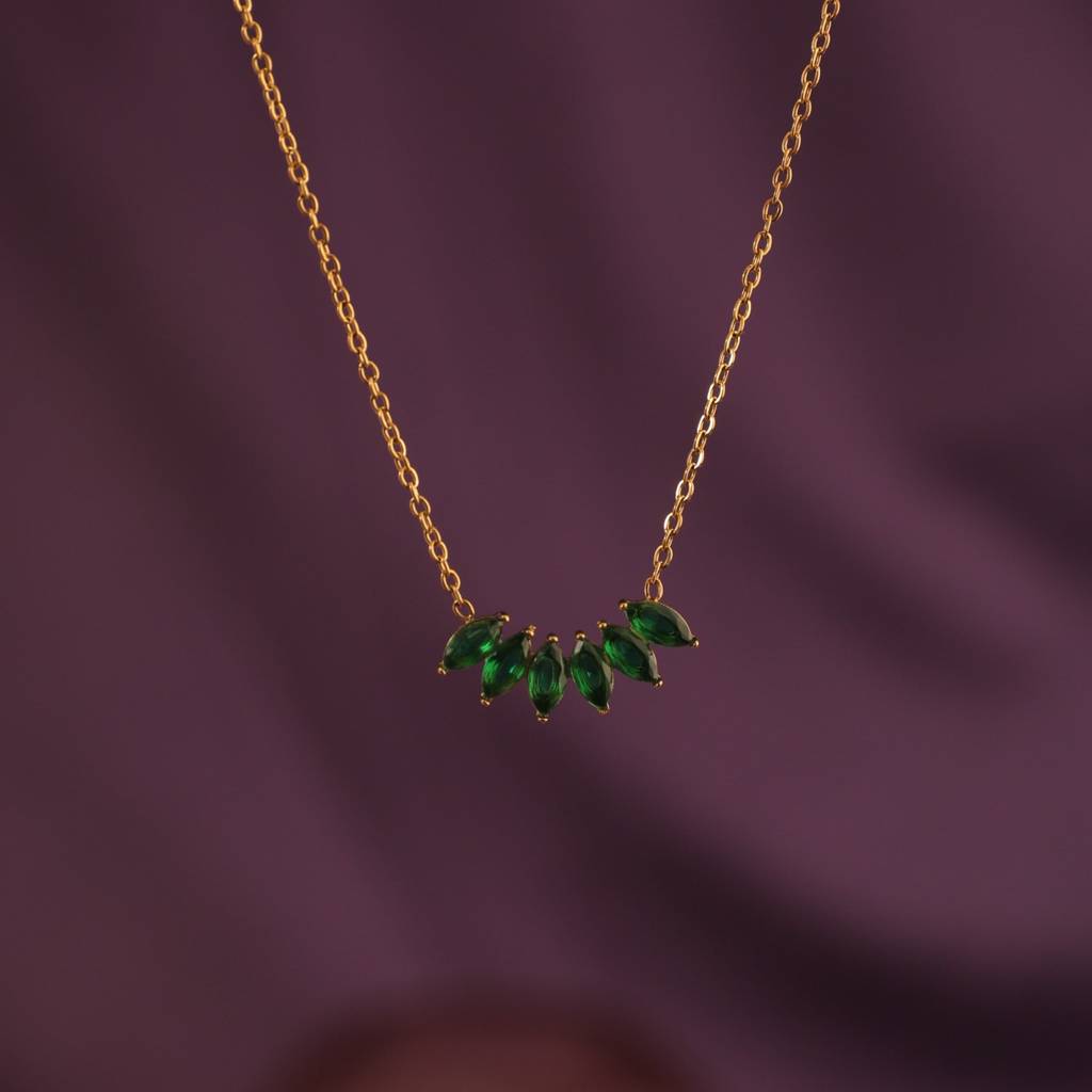 Peony Kiss Necklace : NS14474-G-GRN