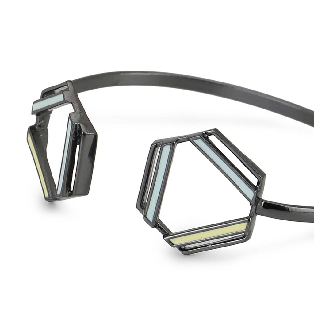 Benzene Black Rhodium Brass Earrings. : 8905124435177