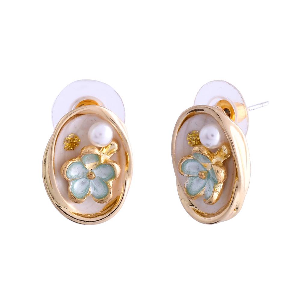 Blossom Daylight Golden Stud Earrings : 8905124551891