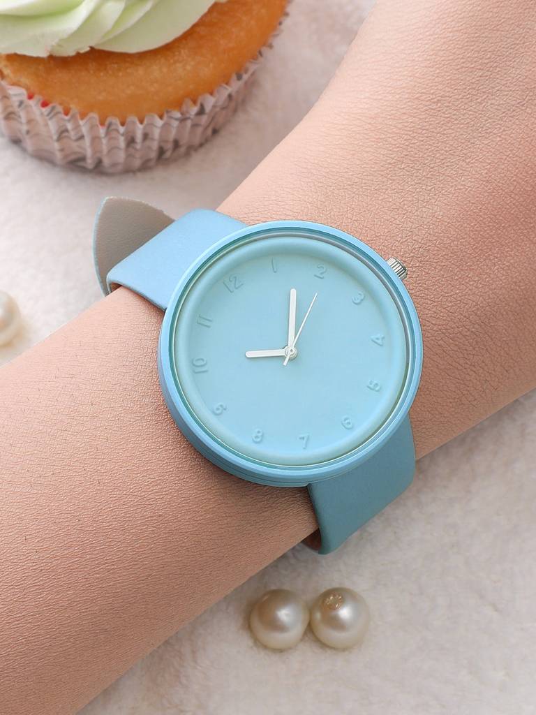 The Off-Duty Round Watch : HSWC1275