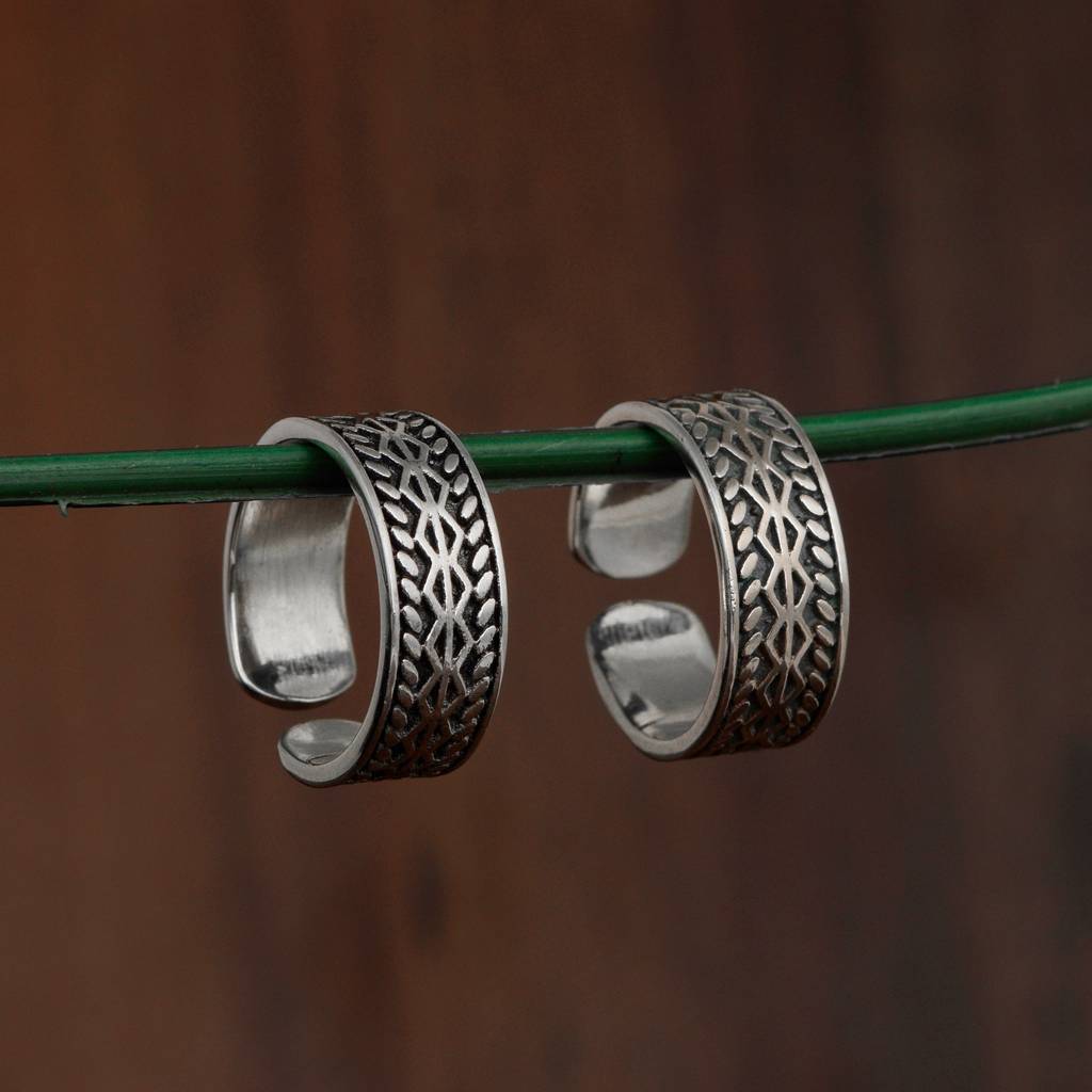 Petite Floral Oxidized Toe Ring - Sterling Silver : TR00072(1)