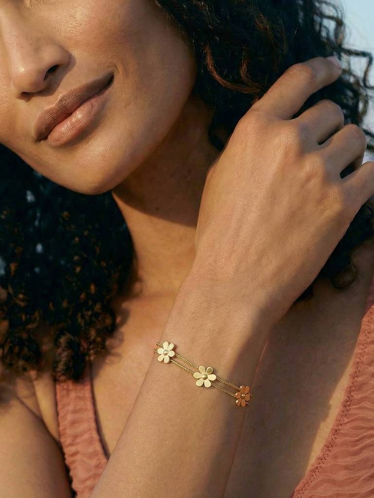 Blooming Petals Station Bracelet For Women - Waterproof & Anti-Tarnish : BR0354