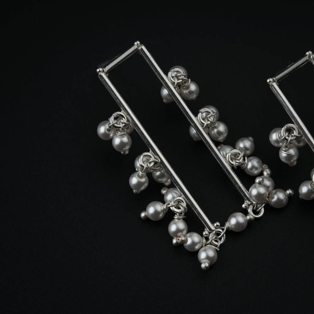 Silver Earring With Pearl Bunches : 78383511