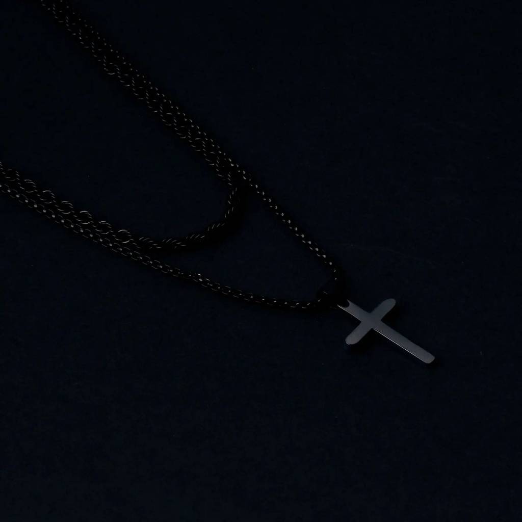 Dual Chic Black Cross Chain : MN1S0473