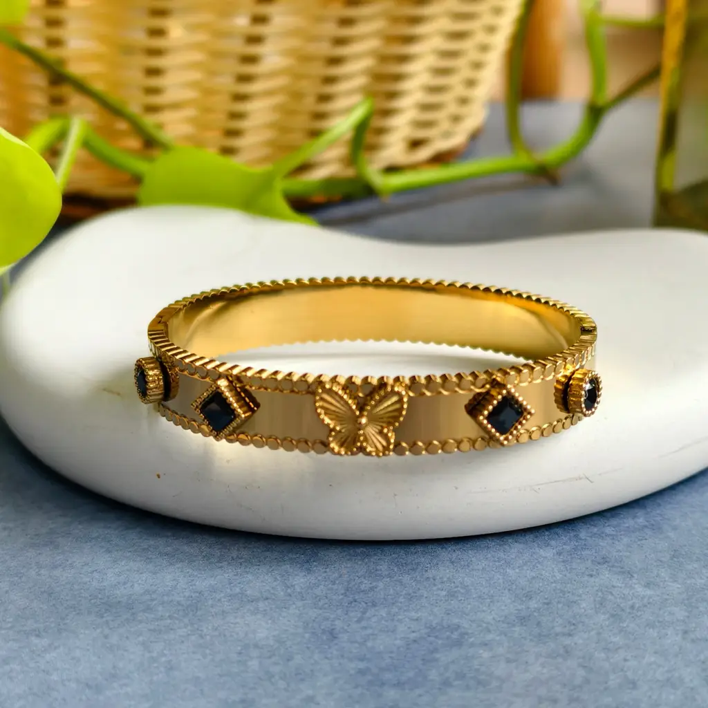 Butterfly Noir Zircon Bangle : PST107-1