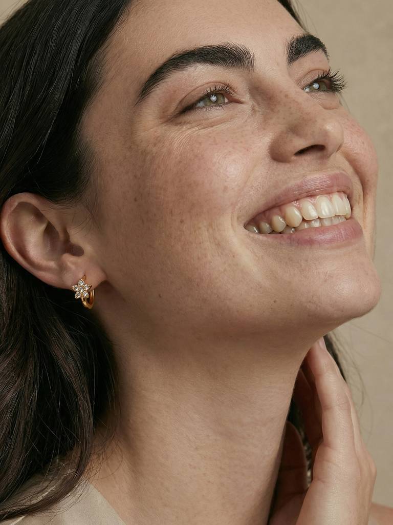 Regal Petal Glow Hoop Earrings : ER0563