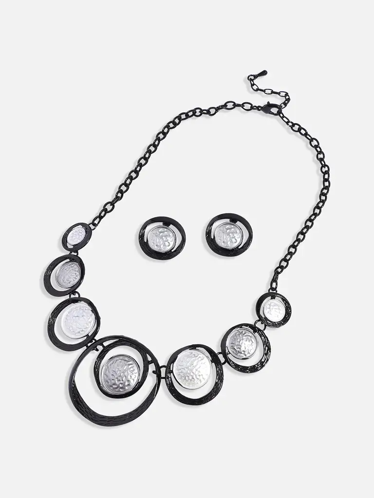 Yasira-Women'S Black & Silver Dented Circular Jewellery Set : SOHIJS9805