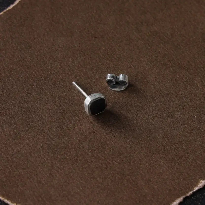 Black Square Stud : ZV-STD-BO-003