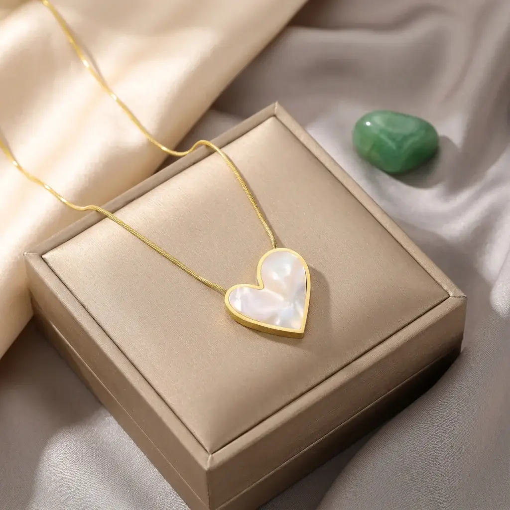 Seraphine Pearl Heart Necklace : PST204