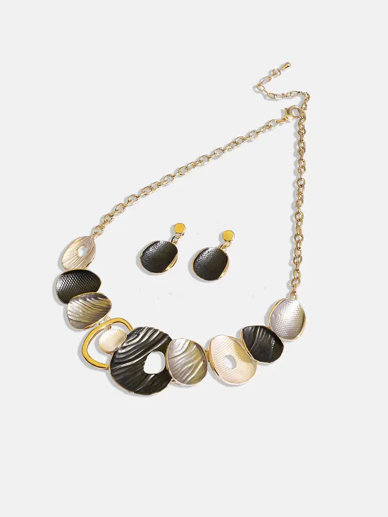 Erum-Women'S Black & Silver Textured Abstract Jewellery Set : SOHIJS9793