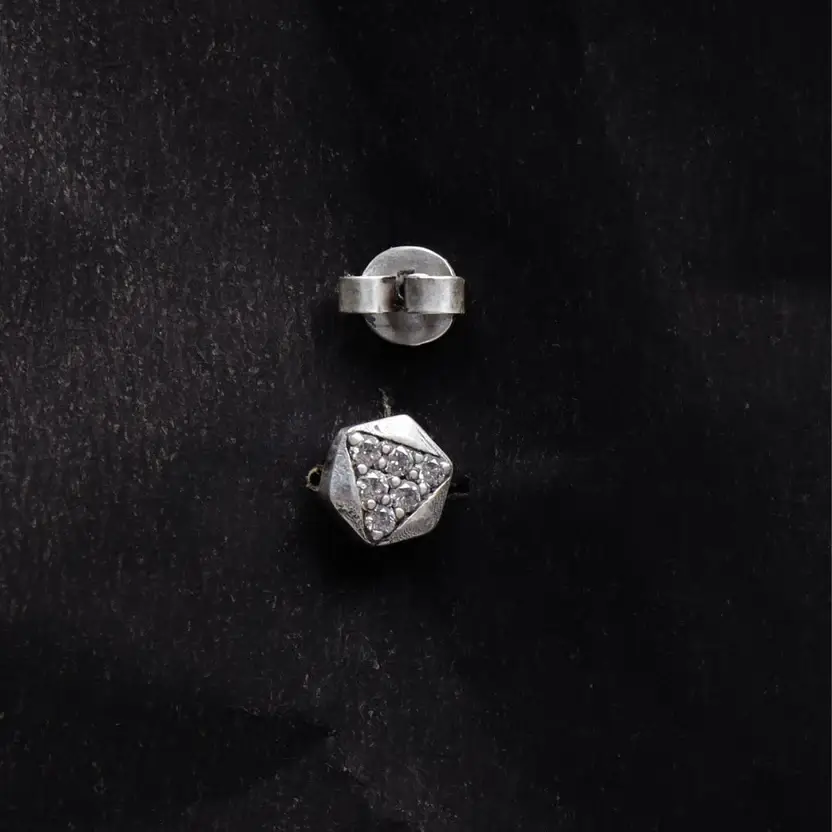Hexa Diamond Stud : ZV-STD-HEX-001