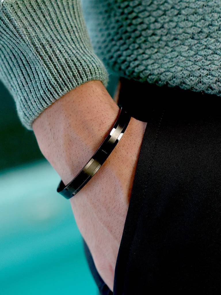 Men'S The Trough Bangle Bracelet - Onyx Black : FABR1311