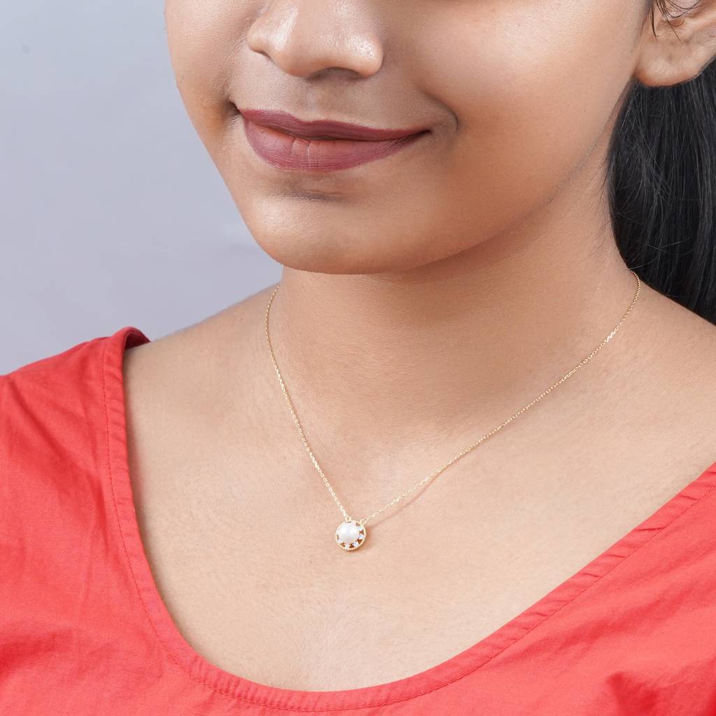 Golden Glow Pearl Pendant – Timeless Elegance : TRPRDJ0115