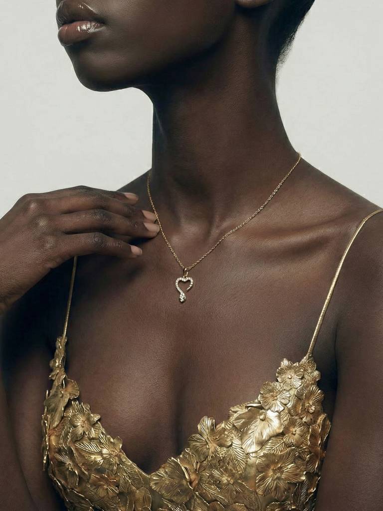 Glam Venom Glow Pendant Necklace For Women - Waterproof & Anti-Tarnish : NK0744