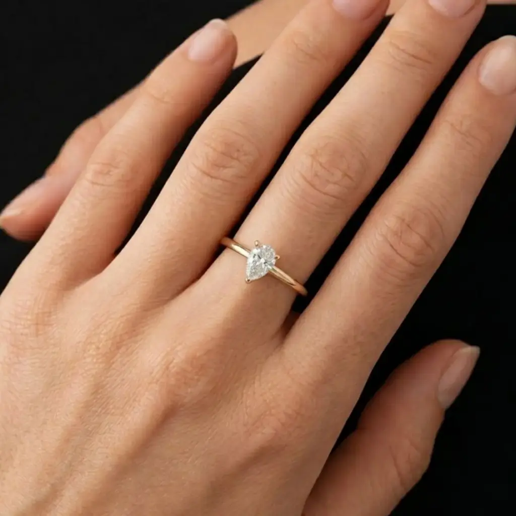 The Teardrop Solitaire Ring : LR05-W-10