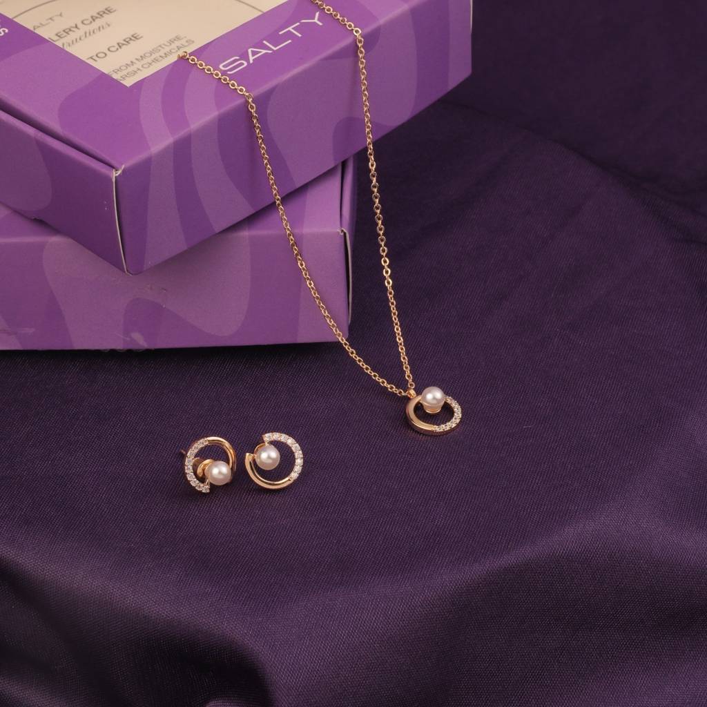 Silk Pearl Golden Necklace And Earrings Set : EN24186-G-WHT