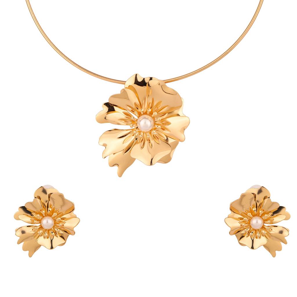 Blume Golden Floral Muse Pendant Set : 8905124563443