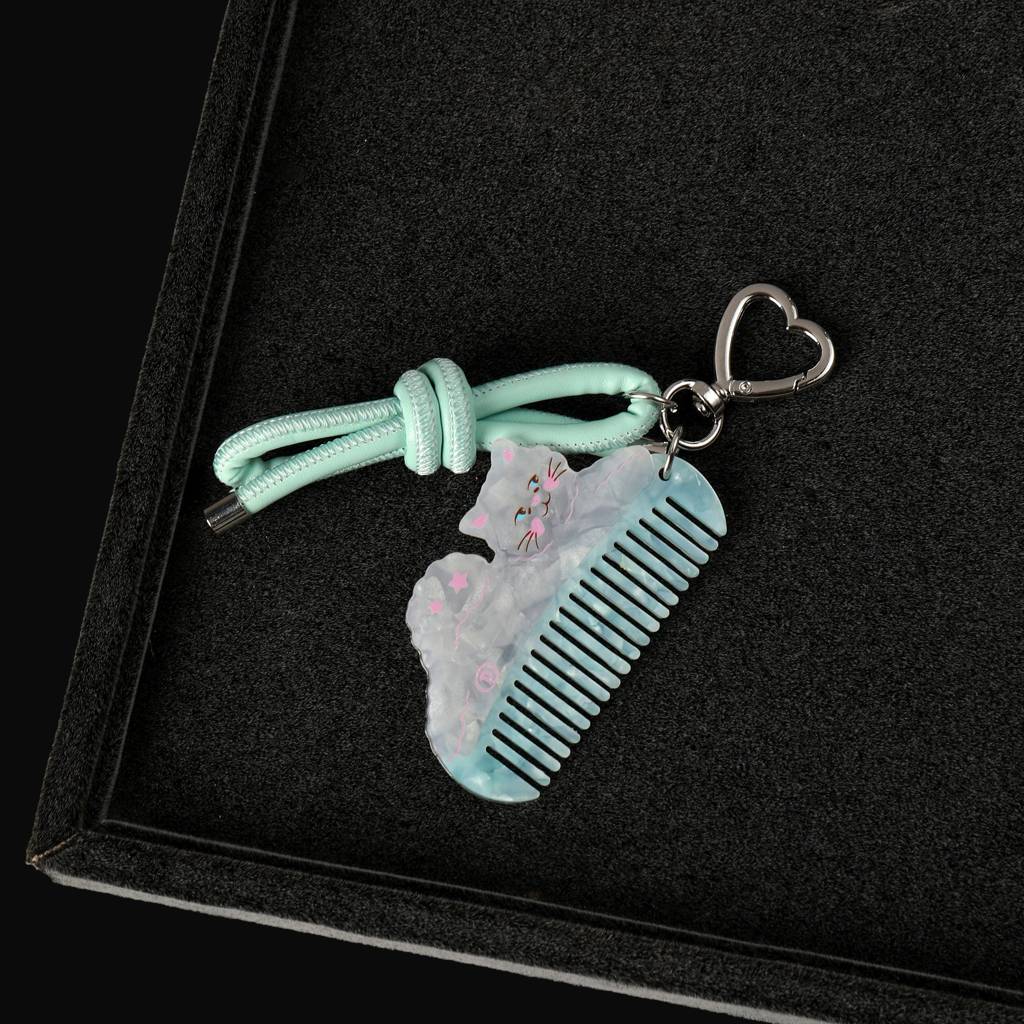 Mini Cat Comb Bag Charm : C-BG-0093-LGR-PK