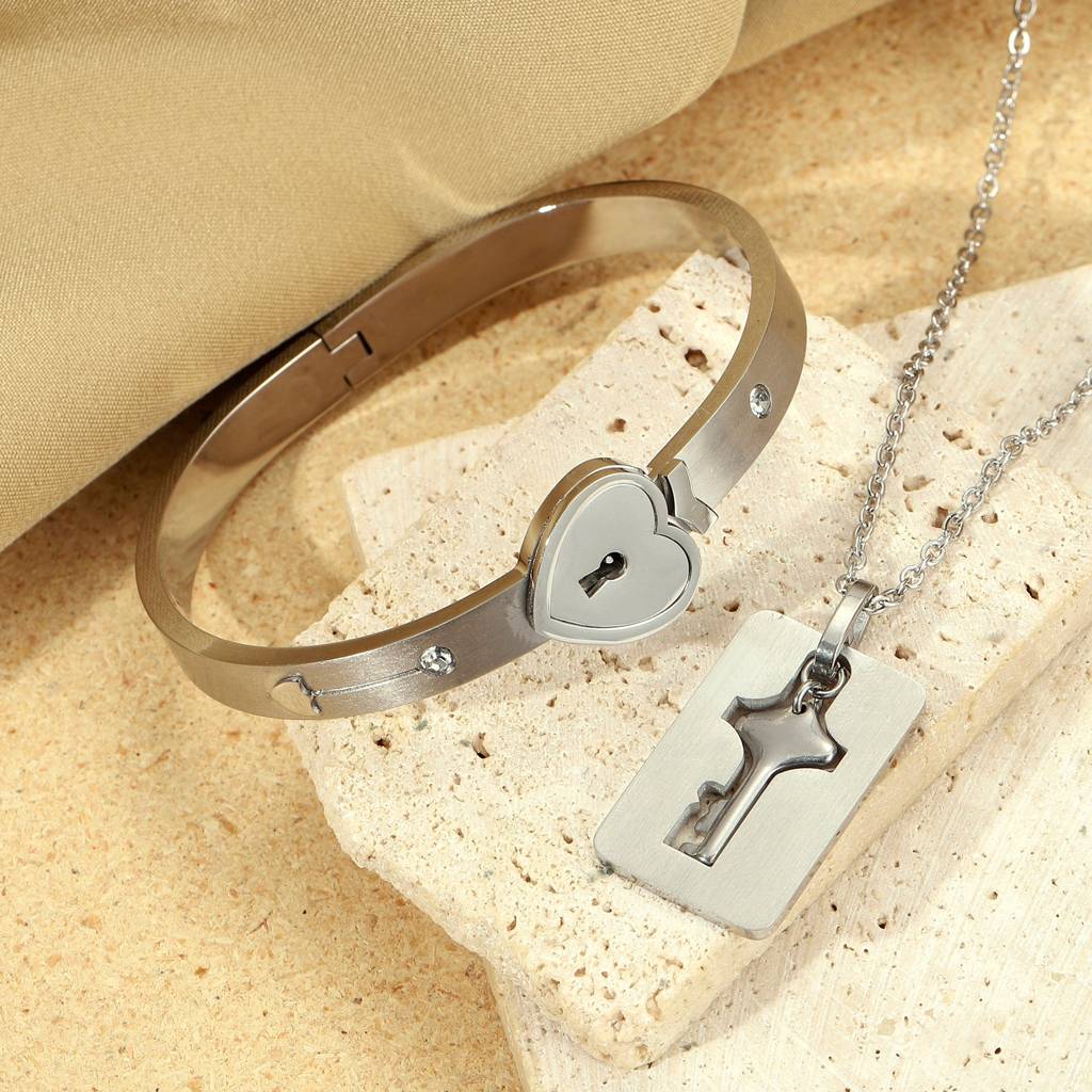 Silver Lock And Key Love Bracelet And Necklace Set : BN24336-S