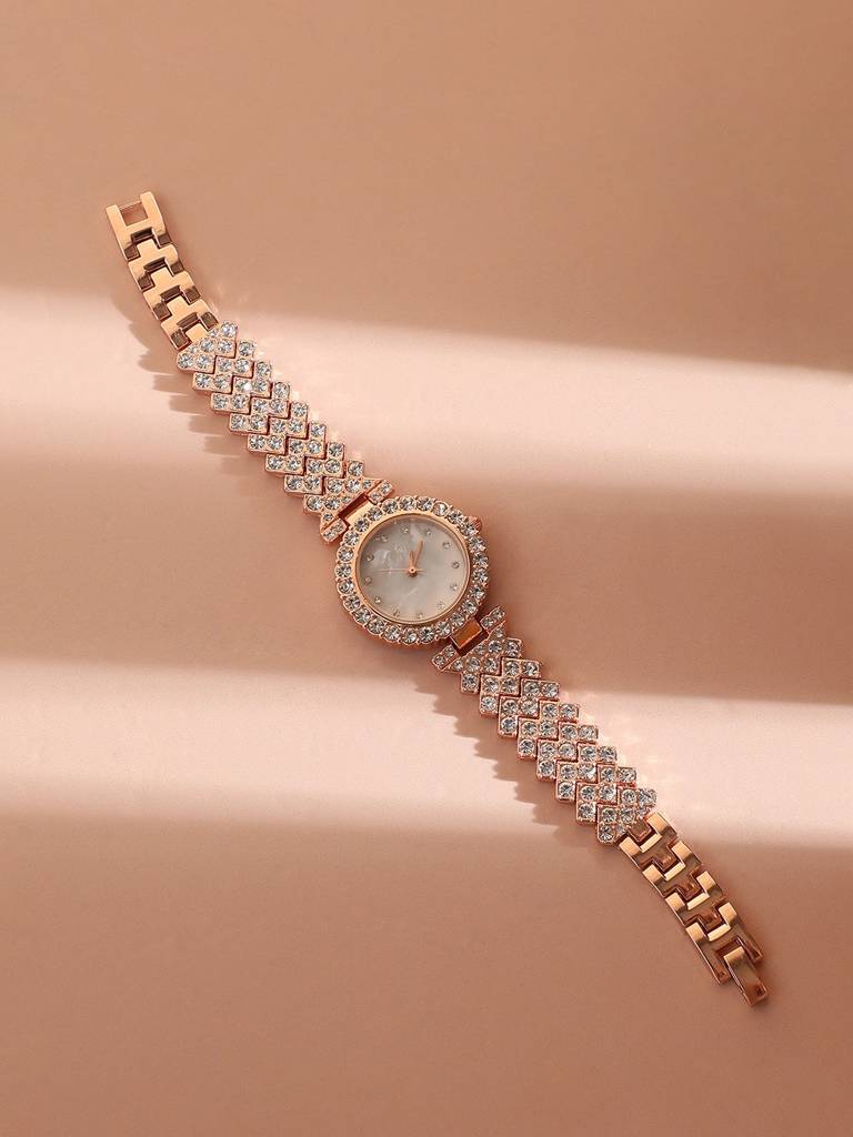 Embellished Round Watch : HSWC1159