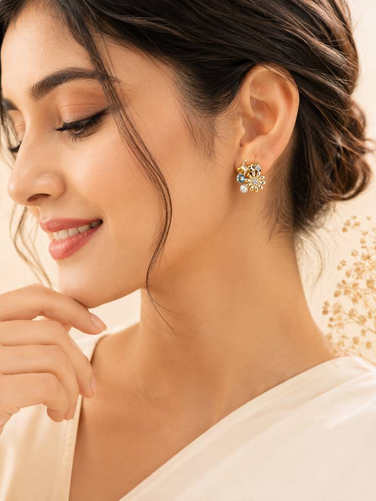 Water-Resistant Floral Pearl Stud Earrings In 18K Gold Plating : AN-VM-GO-0137-DE