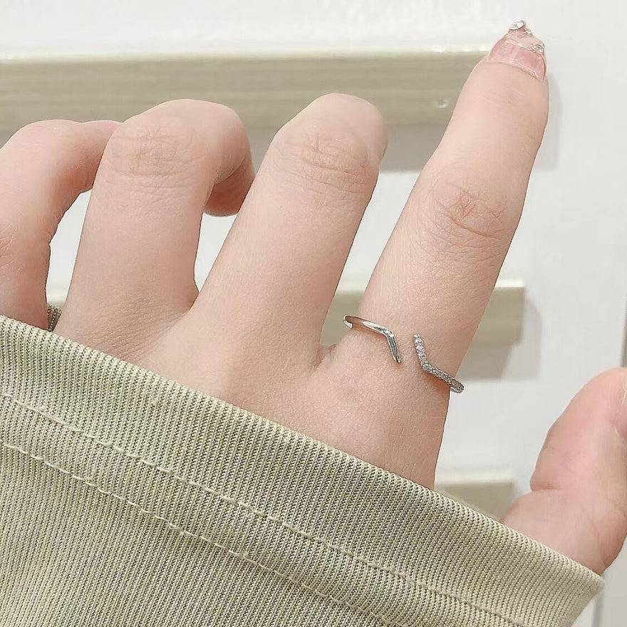 Coralie Break Studded Silver Ring : RS13567-S