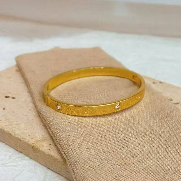 Nova Spark Cuff Bracelet : BS14967-G