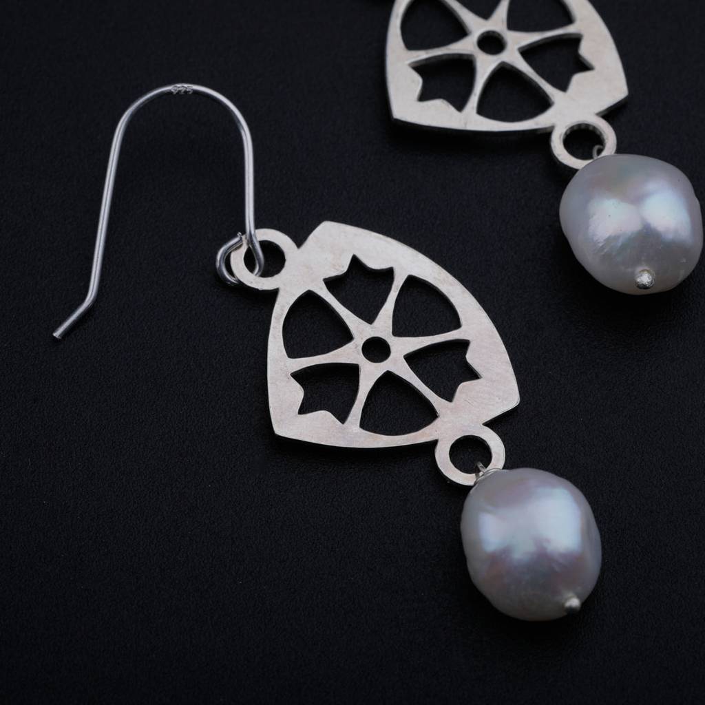 Silver Filigree Dangler Earring With Pearl : 63015575